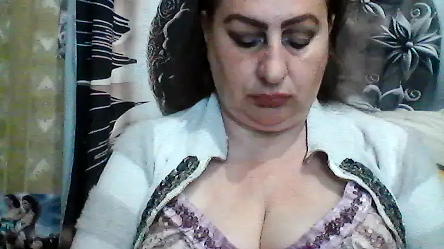 Snapshot of LoaqLovew chatting on May 16, 2026, 8:46 am LoaqLovew online show from May 16, 2026, 8:46 am