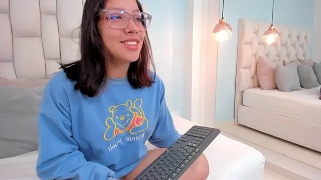 vayra moon online show from June 25, 2026, 4:12 pm