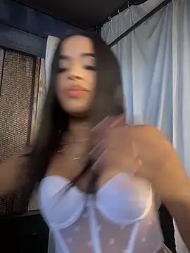 EmmaExoticaXXX online show from May 5, 2026, 9:29 pm