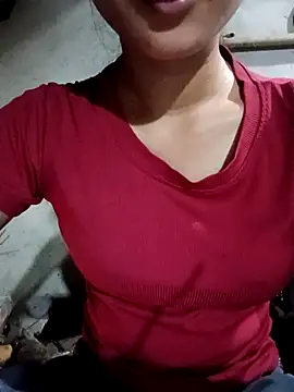 Snapshot of Rosie_LoveUU chatting on June 7, 2026, 10:48 pm Rosie LoveUU online show from June 7, 2026, 10:48 pm