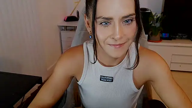 Snapshot of khalessi13 chatting on August 5, 2026, 9:20 pm khalessi13 online show from August 5, 2026, 9:20 pm