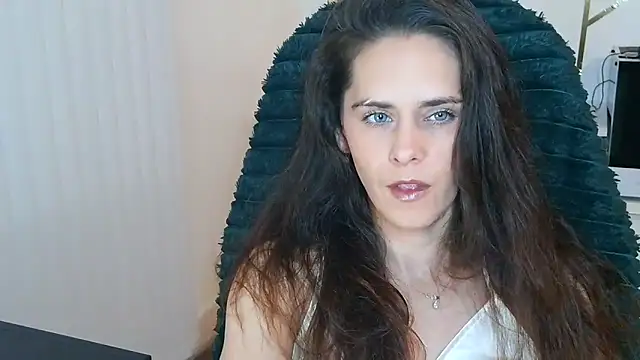 khalessi13 online show from June 5, 2026, 10:26 pm