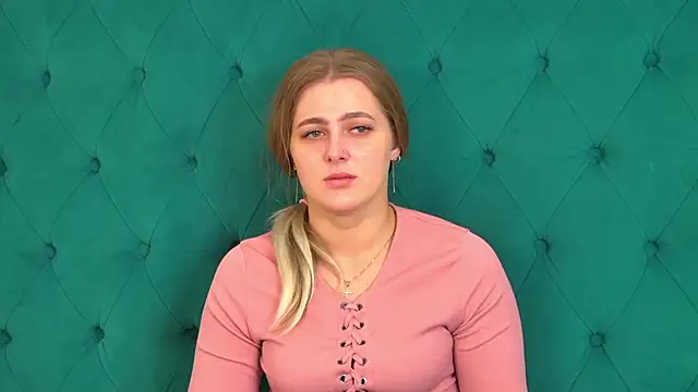 EllaBells online show from May 27, 2026, 5:04 am