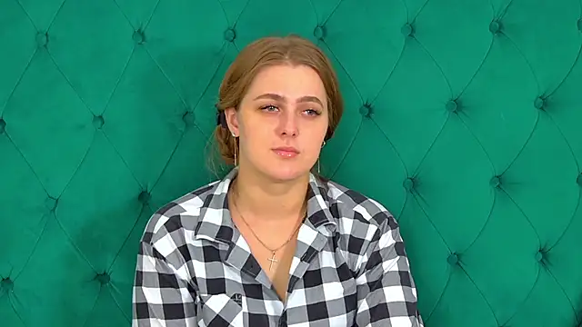 EllaBells online show from June 17, 2026, 5:07 am