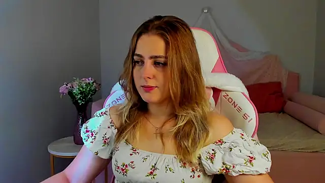 EllaBells online show from June 4, 2026, 5:01 am