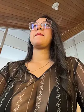 Chloe Thomsoon  online show from May 29, 2026, 8:04 pm