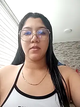 Chloe Thomsoon  online show from May 7, 2026, 3:26 pm