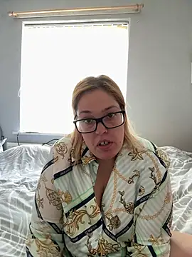 SecretRavenXO online show from May 21, 2026, 11:40 am