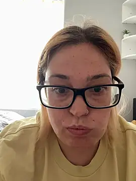 SecretRavenXO online show from May 29, 2026, 12:11 pm
