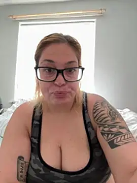 SecretRavenXO online show from May 24, 2026, 1:00 pm