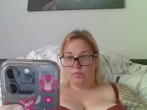 SecretRavenXO online show from June 3, 2026, 2:18 pm