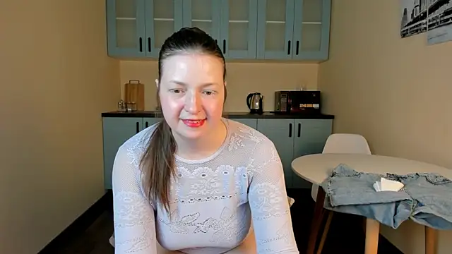 NellieBev online show from May 8, 2026, 2:32 pm
