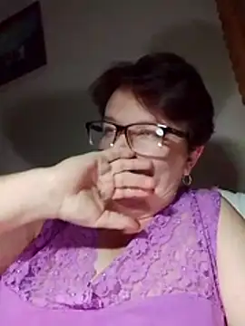 KetQueen101 online show from July 16, 2026, 8:39 pm