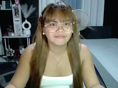 Snapshot of Kendallfoxx chatting on May 26, 2026, 7:34 pm Kendallfoxx online show from May 26, 2026, 7:34 pm