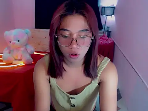 Snapshot of URsexyLylia chatting on May 26, 2026, 4:49 pm URsexyLylia online show from May 26, 2026, 4:49 pm
