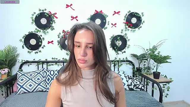 NicoleWells22 online show from June 18, 2026, 6:23 am
