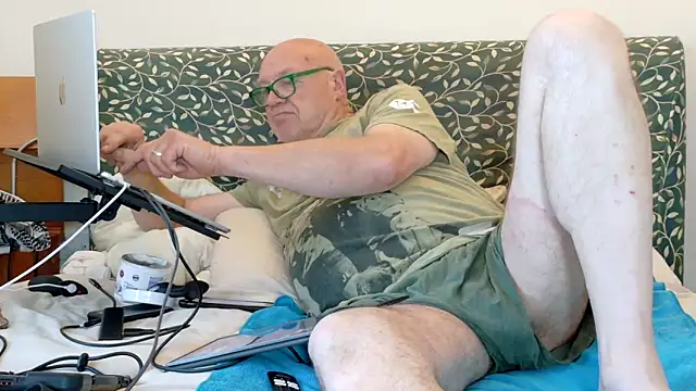 Snapshot of KinkCentral chatting on May 24, 2026, 7:47 pm KinkCentral online show from May 24, 2026, 7:47 pm