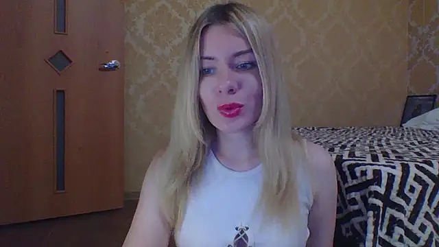 Softy Aura  online show from May 19, 2026, 6:48 pm