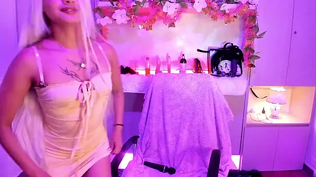 TomieDark  online show from May 30, 2026, 3:57 am