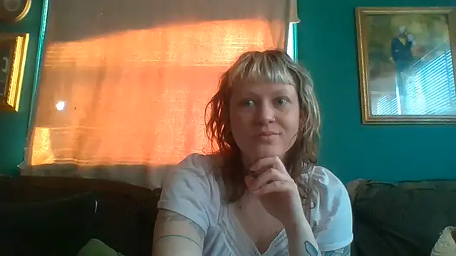 RosieSwitchBitch online show from June 5, 2026, 11:05 am