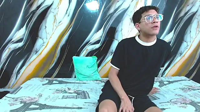 LAYAN FEMBOY online show from May 11, 2026, 6:16 pm