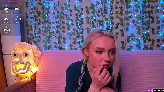 Snapshot of _CloudNine_ chatting on May 25, 2026, 2:33 am CloudNine online show from May 25, 2026, 2:33 am