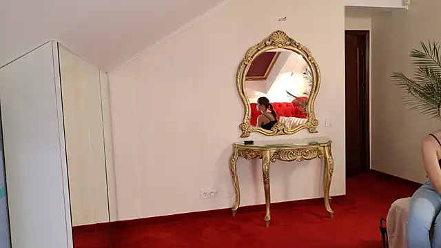 DonnaKleinn online show from June 27, 2026, 10:32 am