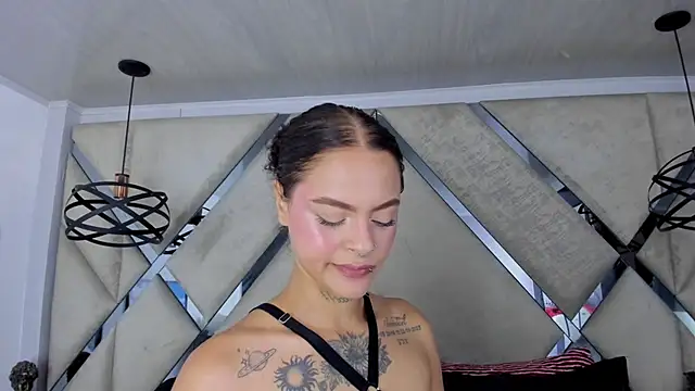 Snapshot of Caroline420_ chatting on July 6, 2026, 2:35 pm Caroline420 online show from July 6, 2026, 2:35 pm
