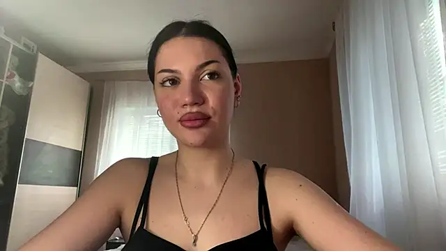 Snapshot of CrystalMuze chatting on April 29, 2026, 1:48 pm CrystalMuze online show from April 29, 2026, 1:48 pm