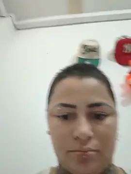 Snapshot of romina23 chatting on May 27, 2026, 7:54 pm romina23 online show from May 27, 2026, 7:54 pm