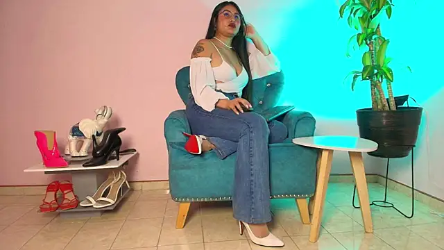 Snapshot of violett_lii chatting on May 27, 2026, 8:49 pm violett lii online show from May 27, 2026, 8:49 pm