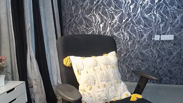 Binni love2 online show from April 24, 2026, 6:43 pm