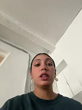 Arianna Toro  online show from August 3, 2026, 3:51 pm