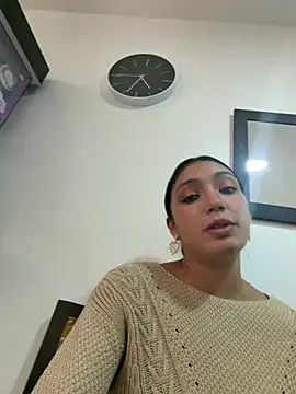 Arianna Toro  online show from August 4, 2026, 4:33 pm