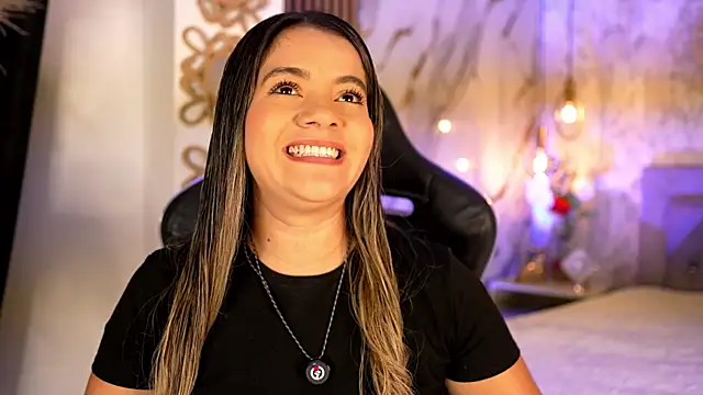 Snapshot of Leidy_2026 chatting on June 4, 2026, 12:43 pm Leidy 2026 online show from June 4, 2026, 12:43 pm