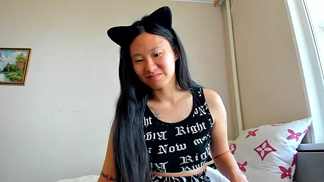 Snapshot of LeyaHanami chatting on June 19, 2026, 9:26 am LeyaHanami online show from June 19, 2026, 9:26 am