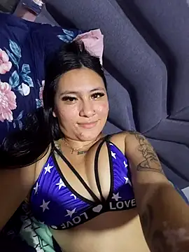 valeryrouse27 online show from May 4, 2026, 3:54 am