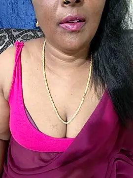 Snapshot of Sunitha-tamilponu chatting on May 17, 2026, 5:35 pm Sunitha-tamilponu online show from May 17, 2026, 5:35 pm