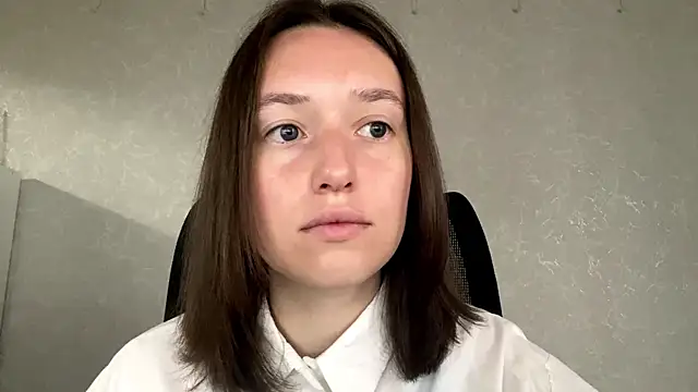 LisaSunrise online show from May 18, 2026, 1:06 am