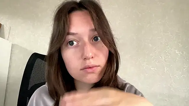 LisaSunrise online show from May 29, 2026, 1:11 am