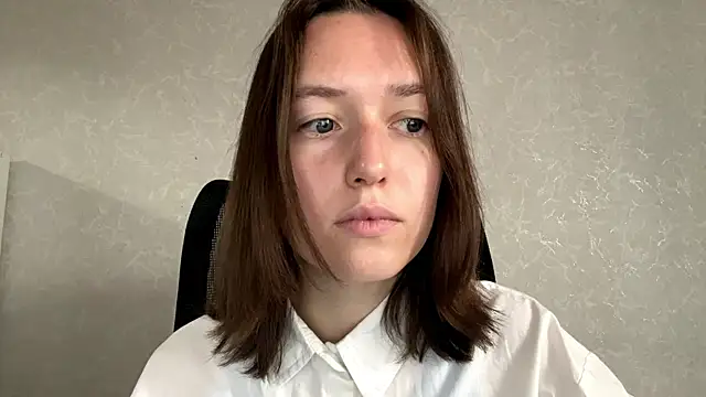 LisaSunrise online show from May 19, 2026, 1:56 am