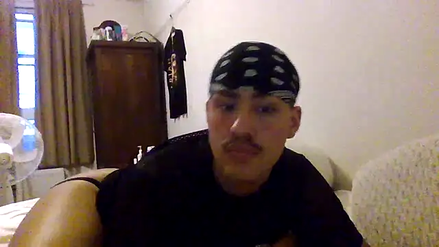 Snapshot of Mrbrighton20 chatting on April 25, 2026, 7:22 pm Mrbrighton20 online show from April 25, 2026, 7:22 pm