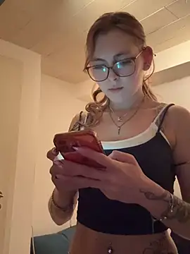 Snapshot of Lina-420 chatting on May 10, 2026, 7:27 pm Lina-420 online show from May 10, 2026, 7:27 pm
