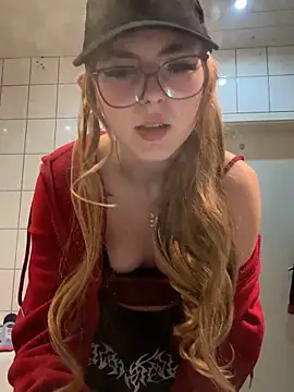 Snapshot of Lina-420 chatting on May 3, 2026, 8:34 pm Lina-420 online show from May 3, 2026, 8:34 pm