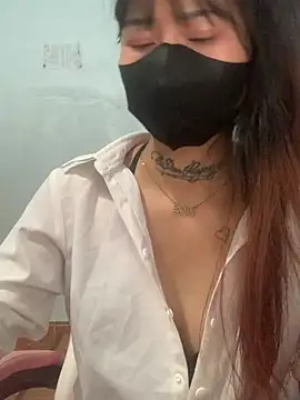 Snapshot of Lilyy18 chatting on May 4, 2026, 2:26 am Lilyy18 online show from May 4, 2026, 2:26 am
