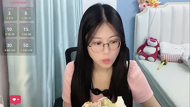 Snapshot of Luna-666 chatting on May 26, 2026, 3:10 pm Luna-666 online show from May 26, 2026, 3:10 pm