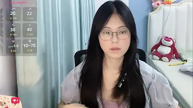 Snapshot of Luna-666 chatting on May 21, 2026, 12:46 pm Luna-666 online show from May 21, 2026, 12:46 pm