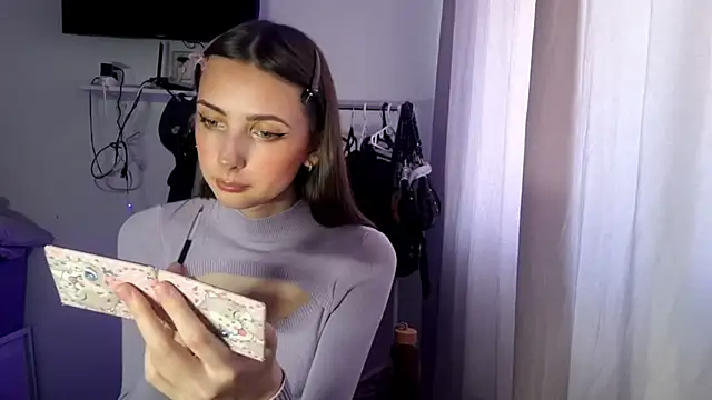 MiaNoir  online show from April 30, 2026, 9:27 am