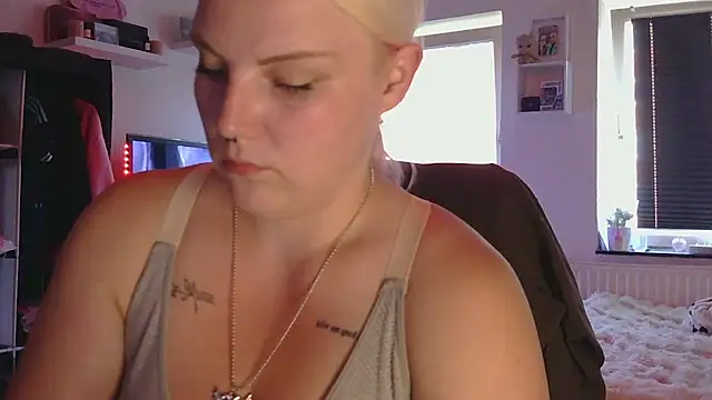 Snapshot of josi-420 chatting on July 16, 2026, 6:27 pm josi-420 online show from July 16, 2026, 6:27 pm
