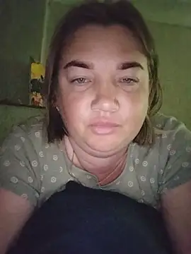 MiyaOlliver online show from July 5, 2026, 6:42 am